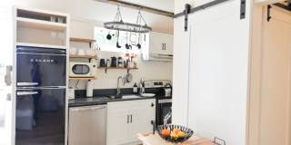 Great Location, Furnished One Bedroom Apartment, ALL utilities included! Gallery 1