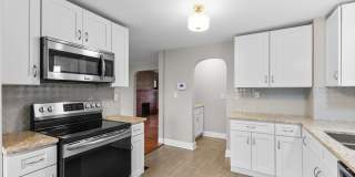 Charming 3-Bed Dutch Colonial with Modern Updates & Massive Yard – Minutes from German Village! Gallery 22