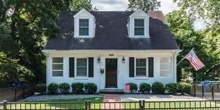 Great Location! One Bedroom Triplex, Great for Pets! The Village District - Available April 10th! Gallery 1