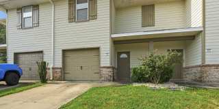 Beautiful Townhome in Arbor Lakes! Gallery 1