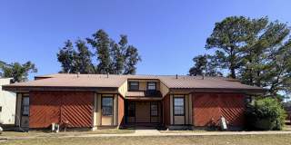 Cozy 2 bedroom/2 bathroom townhome Gallery 1