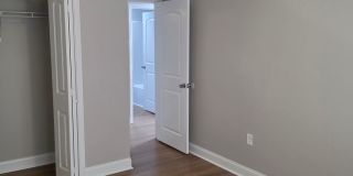 Charming 3 bed, 1.5 bath Gallery 18