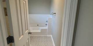 Spacious 4 Bedroom in South Crestview Gallery 22