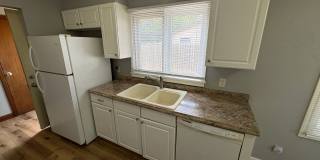 Bright & Spacious 3-Bedroom Home with Large Backyard Gallery 6