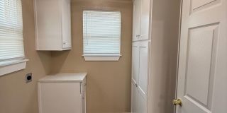 Newly Remodeled 2 Bedroom-1 Bath House Gallery 6