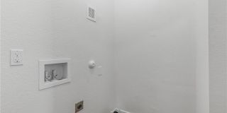 1611 McDaniel Street Gallery 43