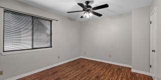 Cobblestone Townhouse - End unit close to parking Gallery 31