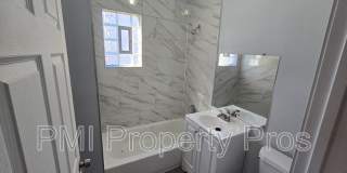 2620 W Locust St Gallery 1