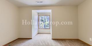 Lovely End unit of a triplex with garage Gallery 8
