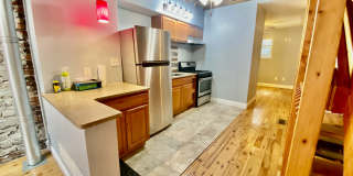 2027 Watts Street Gallery 10
