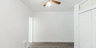 724 MOYER Street Gallery 21