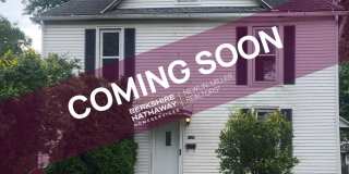 2 Bedroom with a Bonus Room Close to Union Hospital Gallery 1