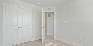 7550 JOHNNYCAKE Road Gallery 21