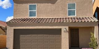 3br 2Ba 2-Story Home with fenced yard and garage Near Golf Course, Rotary Park Gallery 1