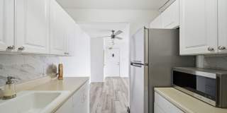 Palatine 1-Bedroom with Balcony, Pool & Included Utilities Gallery 14