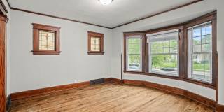 Oakland Upper Flat near campus Gallery 3