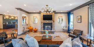 Smoky Crossing Apartment Homes Gallery 12