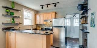 Adorable WE-HO Cottage Gallery 10