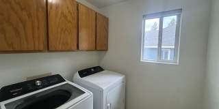 Charming 2 Bed, 2 Bath Duplex near Riverside State Park! Gallery 17