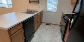 Centrally Located - 3 Bed - 2 Bath - Fenced Yard Gallery 7