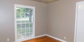 SUPER LOCATION / NO CARPET   --   ( FREE RENT ; w/ qualified app:   CALL FOR DETAILS )_ Gallery 16