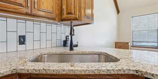 Beautiful 4 Bedroom Home with Pool – Available Now! Gallery 9