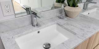 Modern 2BR/2BA with High Ceilings, W&D, Roommate-Friendly Floorplan Gallery 13