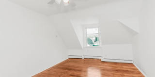 552 N Broadway Gallery 12