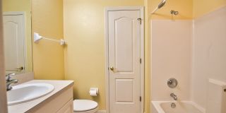 Annual Unfurnished 3rd Floor Condo in L Pavia with Community Pool! Gallery 27