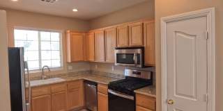 Beautiful 4 bedroom for rent. Gallery 32