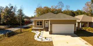 Welcome Home to Coastal Comfort in Milton! Gallery 1