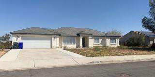 spacious 3 bedroom 2 bath home with large yard Gallery 1