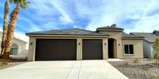 Beautiful 3 Bedroom Home on Desert Lakes Golf Course! Gallery 4