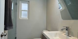 Move in Ready 3bed/3bath, beautiful backyard Gallery 13