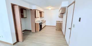 Great 3 Bed 2 Bath 2 Car Garage Flat Duplex- Pets ok! Gallery 5