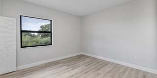 727 Cane Street East Gallery 26