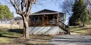 Lenoir City 37771 - 3 bedroom, 2 bath home - Contact Karen Robertson 865-454-7626 Gallery 1