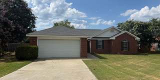 Closest 3bed/2bath to gate 2 available with Fenced in yard. Gallery 1