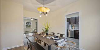 Beautiful Renovated 3BR/2BTH Brick Townhome Gallery 7