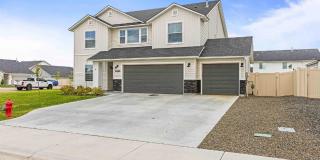 4 Bed 2.5 bath with a 3 car garage Gallery 1