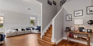 1095 Chenille Circle Gallery 1