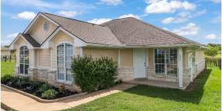 College Station home with stalls and arena on site! Gallery 1
