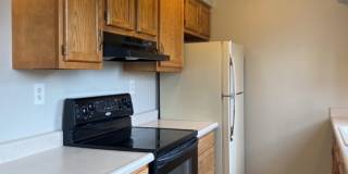 2 Bedroom 2 Bath Townhome w/ large 2 car garage - Freshly remodeled - Available Now Gallery 8