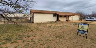 2-bedroom 1 bath duplex Country living close to town AVAILABLE NOW! Gallery 1