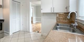 Bright & Spacious 2BR Unit w/ Bay Windows! Gallery 10