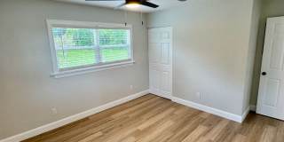 Downtown Clermont - Beautifully Renovated 2-Bed/1-Bath Upstairs Unit with Stunning Lake Minneola Views- Gallery 39