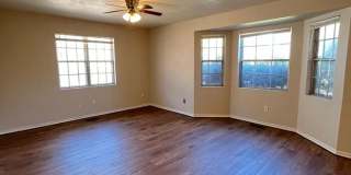 3611 North Drexel Boulevard Gallery 12
