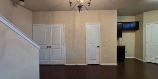 3/2.5/2 Duplex / Easy Access to Highways, Shopping, Restaurants, & Entertainment / Large Fenced in Yard / CISD Gallery 5