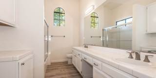 Spacious Mesa Condo with Full Two Car Attached Garage! Pet Friendly! Gallery 15