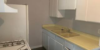 Cute 2/1 townhome with extra storage and covered parking Gallery 1